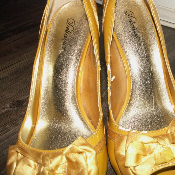 "Dericia Stiletto Heels with Bow" or "Delicious Shoes Cielo Dress Shoes" - Picture 3 of 5